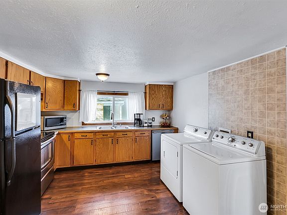2nd image of 2807 E Heroy Avenue