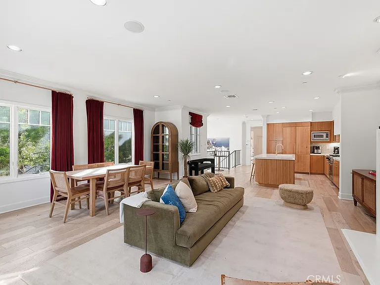 133 Hollister Ave — Photo 14
