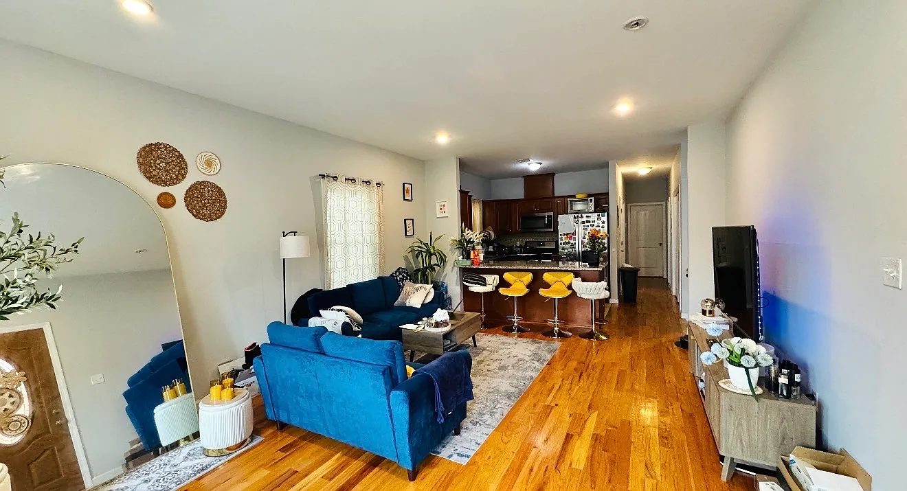 3 bed, 1000 sqft, $3,600 — Photo 3