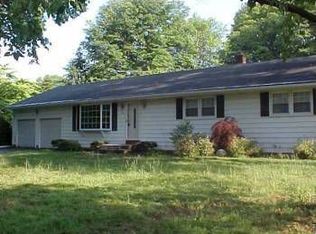30 Lopatcong Dr, Ewing, NJ 08638
