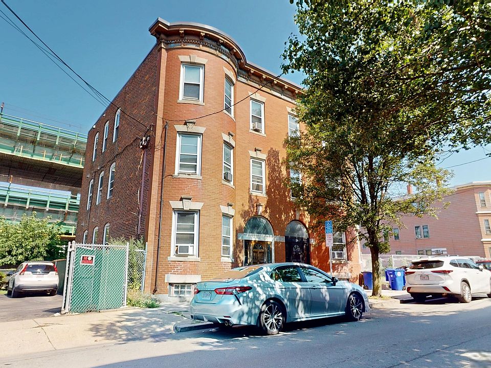 1st image of 122 Chestnut St #2