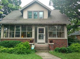 1201 Waugoo Ave, Oshkosh, WI 54901