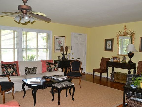 2nd image of 419 Greenwich Blvd