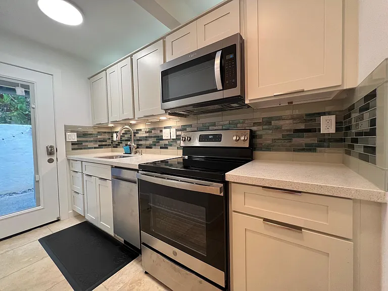605 Launa Aloha Pl — Photo 17