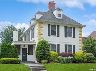 146 Roxbury Rd, Garden City, NY 11530