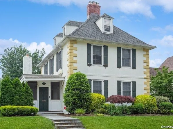 146 Roxbury Road, Garden City, NY 11530