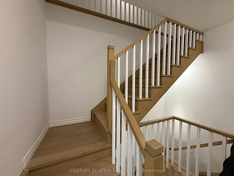 2 Slessor Blvd #11 — Photo 17