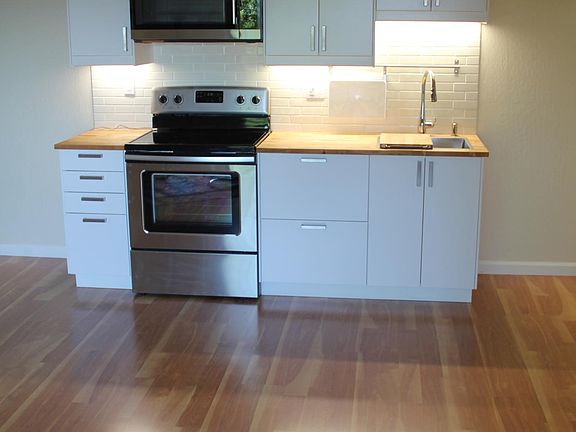 Kitchen (refrigerator, not see, off to left)