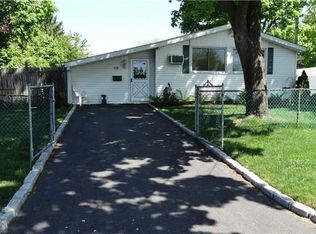 25 Hackmatac St, Central Islip, NY 11722