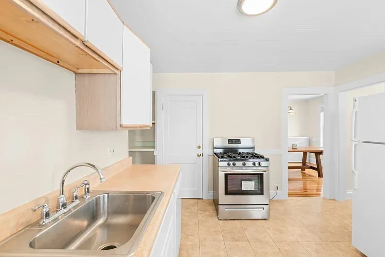 3 bed, 1365 sqft, $3,400 — Photo 2