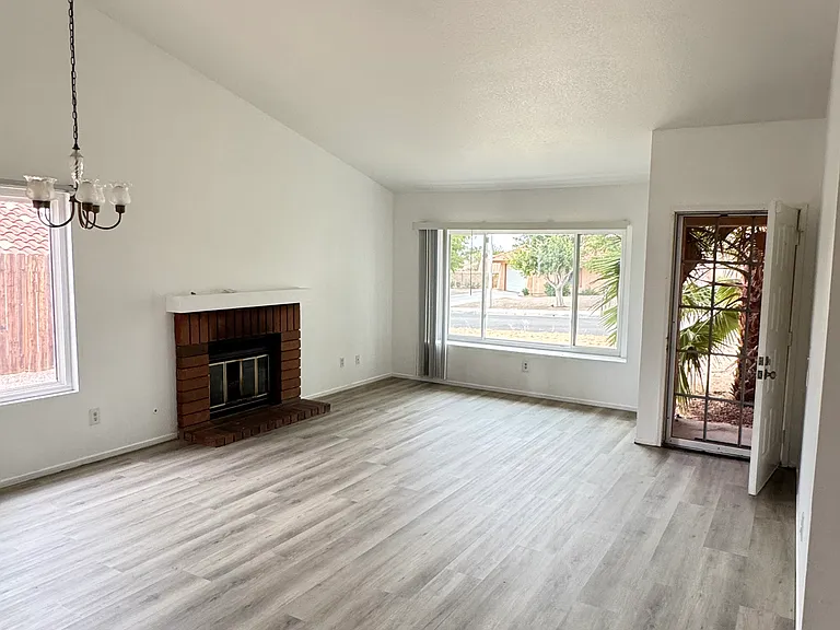 509 Hilltop Ter — Photo 1