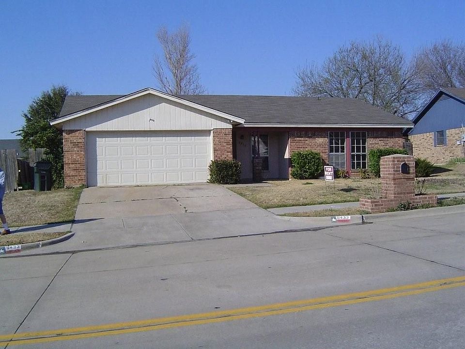 1st image of 6433 N Park Dr