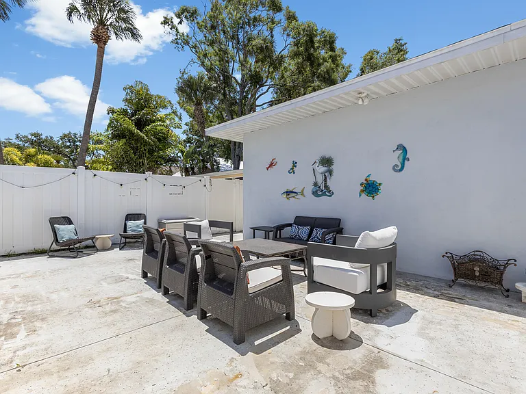 W Columbus Dr — Photo 23