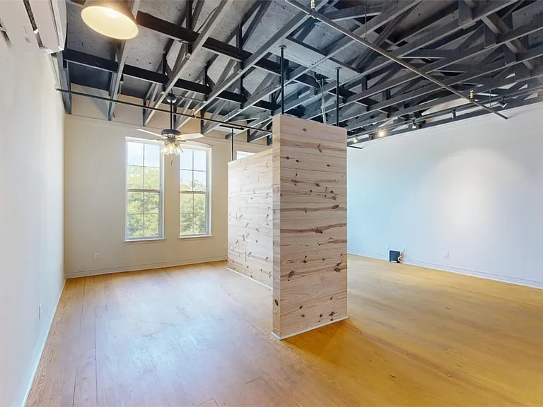 305 W 27th St #333 — Photo 9