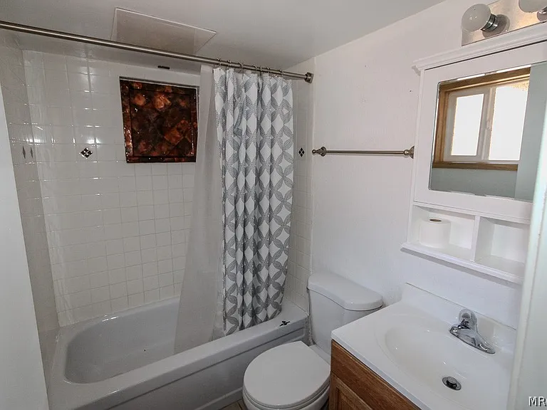 880 Wabash Ln — Photo 12