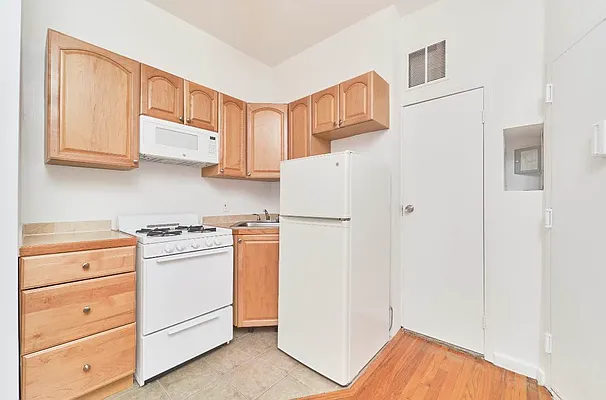 Rented by Living New York | media 9