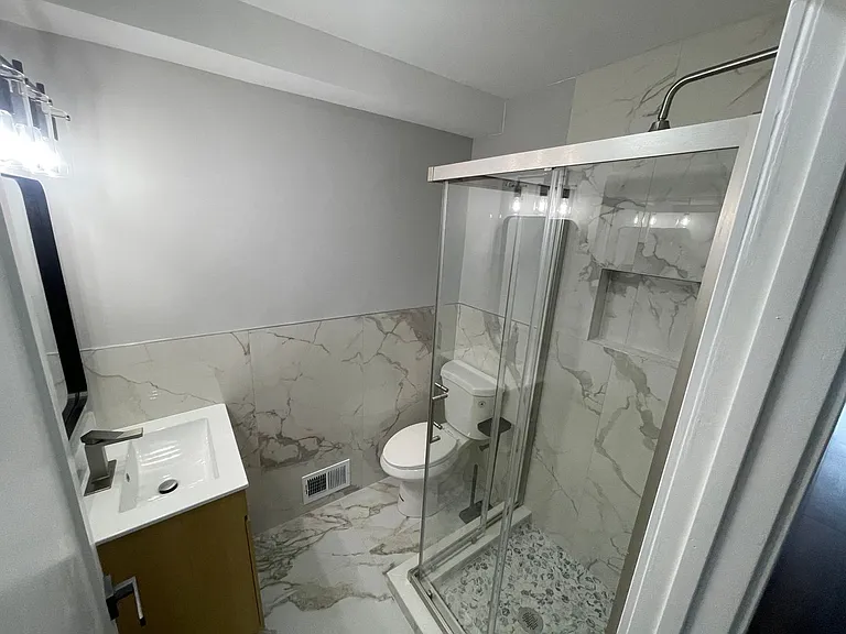 6524 W Diversey Ave — Photo 14