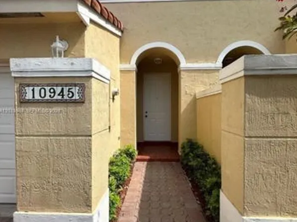 10945 NW 43rd Ln, Doral, FL 33178