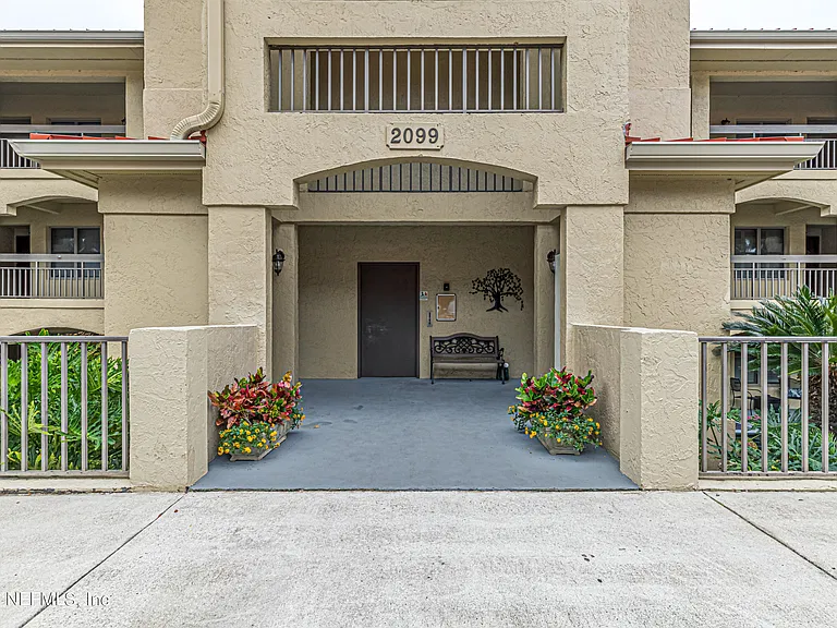 2099 Winterbourne Dr W #308 — Photo 9