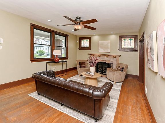 5th image of 3356 Dartmouth Dr