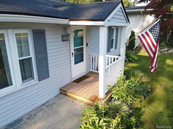 1922 Elmwood St, Port Huron, MI 48060