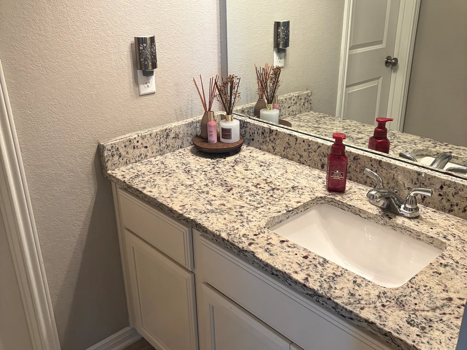 5 bed, 3.5 bath, 3300 sqft, $900 — Photo 4