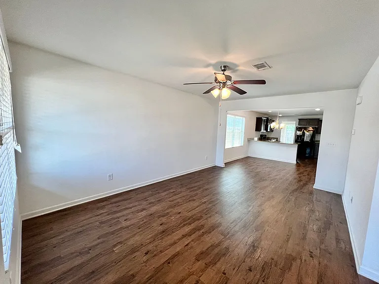 16406 Waterbury Ln — Photo 2