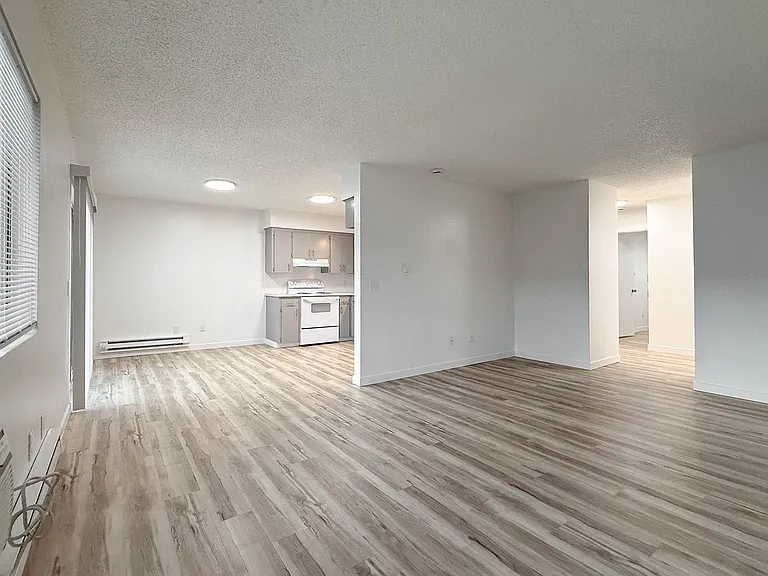 Kathy-Ann Apartments — Photo 57