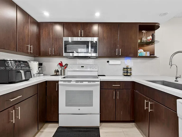 10845 NW 7th St #15-21 — Photo 11