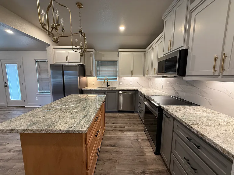 109 W Louisiana St — Photo 17