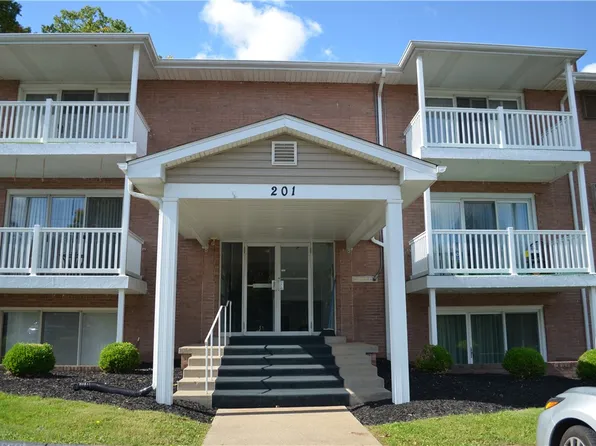 201 Coraopolis Rd APT 4, Coraopolis, PA 15108
