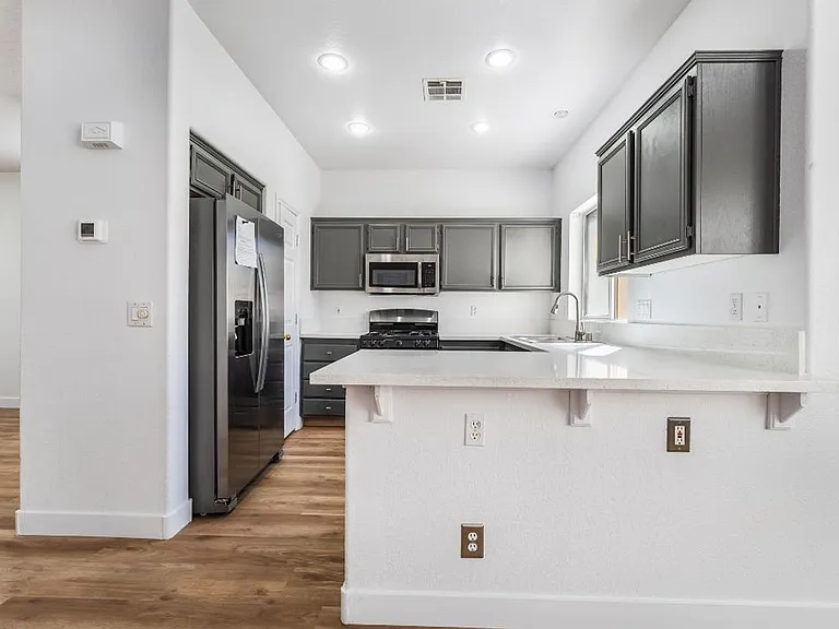 1011 Park Bridge Ave — Photo 13