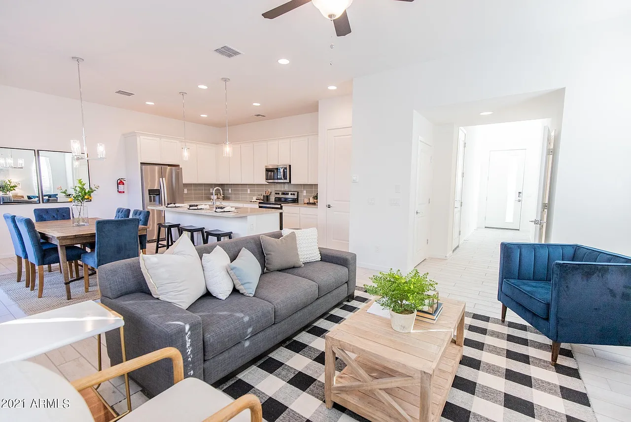 3 bed, 2.5 bath, 1839 sqft, $3,000 — Photo 3