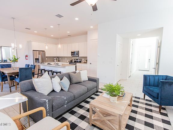 LIVING ROOM (FIRST FLOOR)