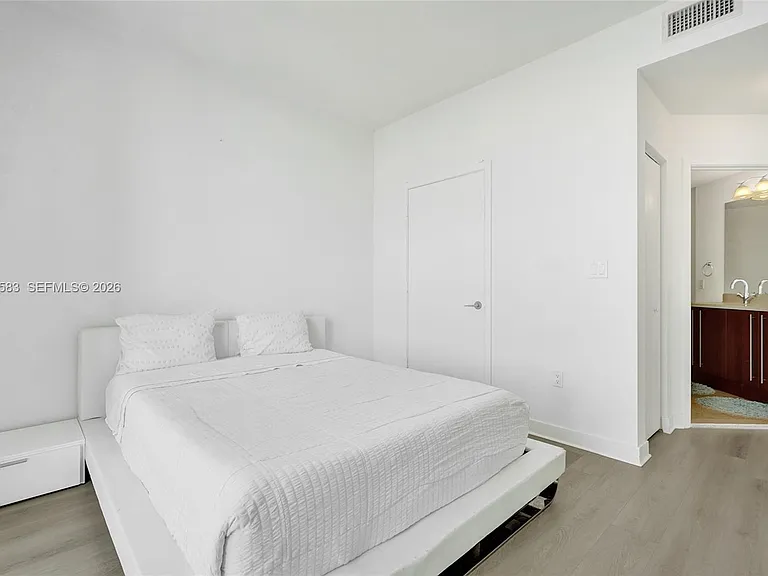 1111 SW 1st Ave #3514 — Photo 18