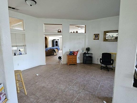 4th image of 2530 W Porter Creek Avenue