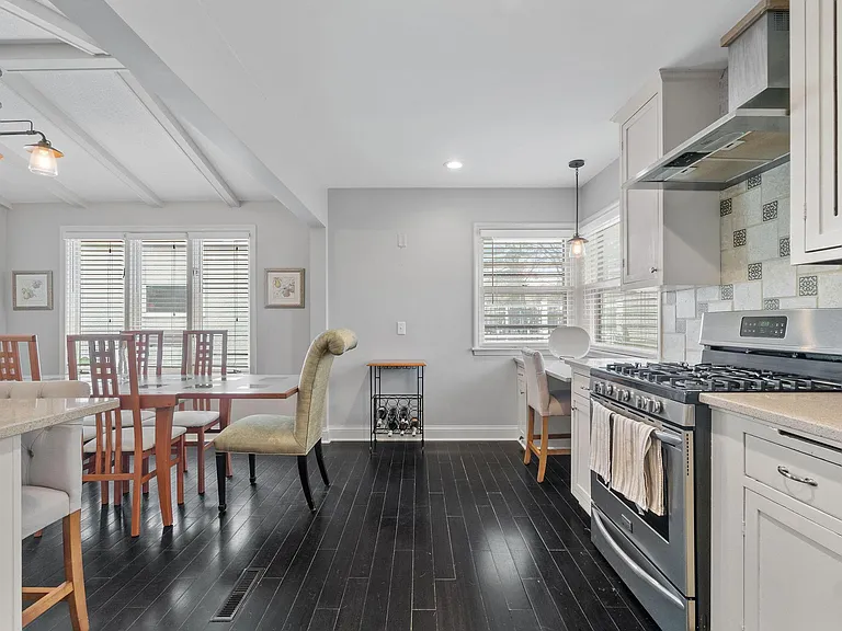 5036 Richmond Dr — Photo 4