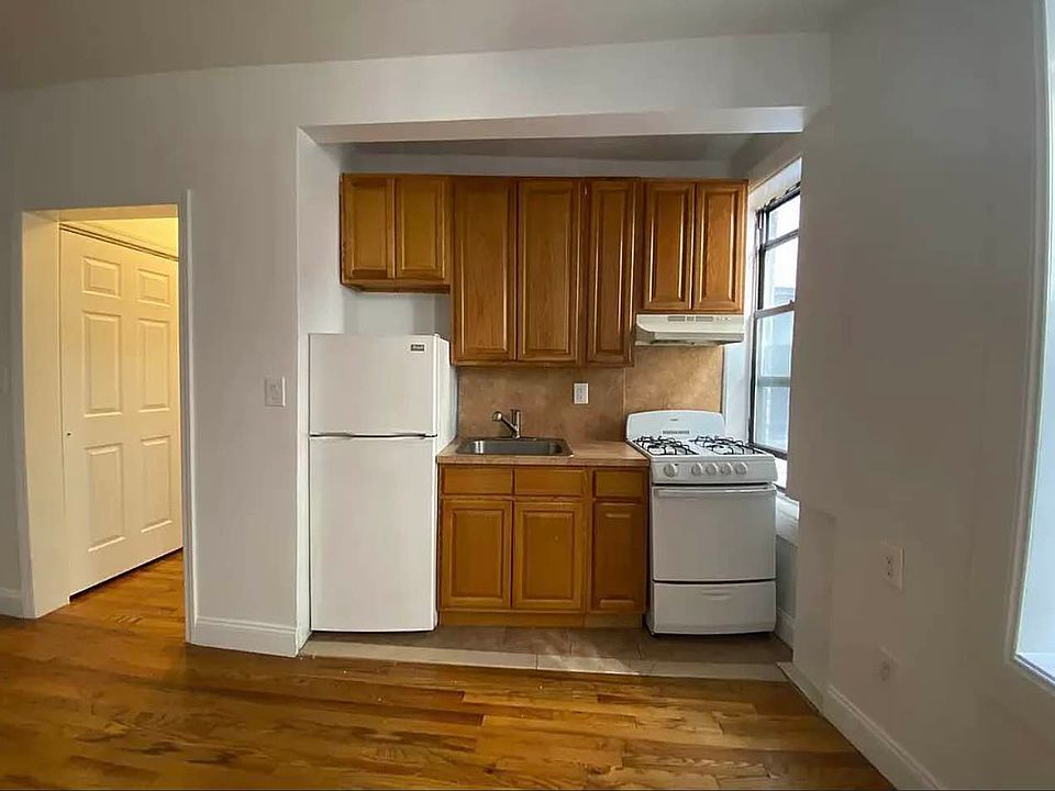 2nd image of 150 Crown St APT C18