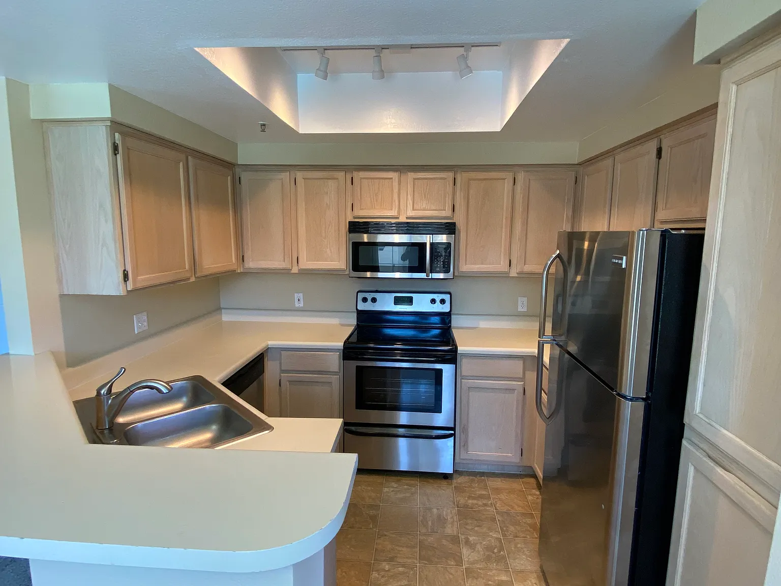 2 bed, 1010 sqft, $1,725 — Photo 4