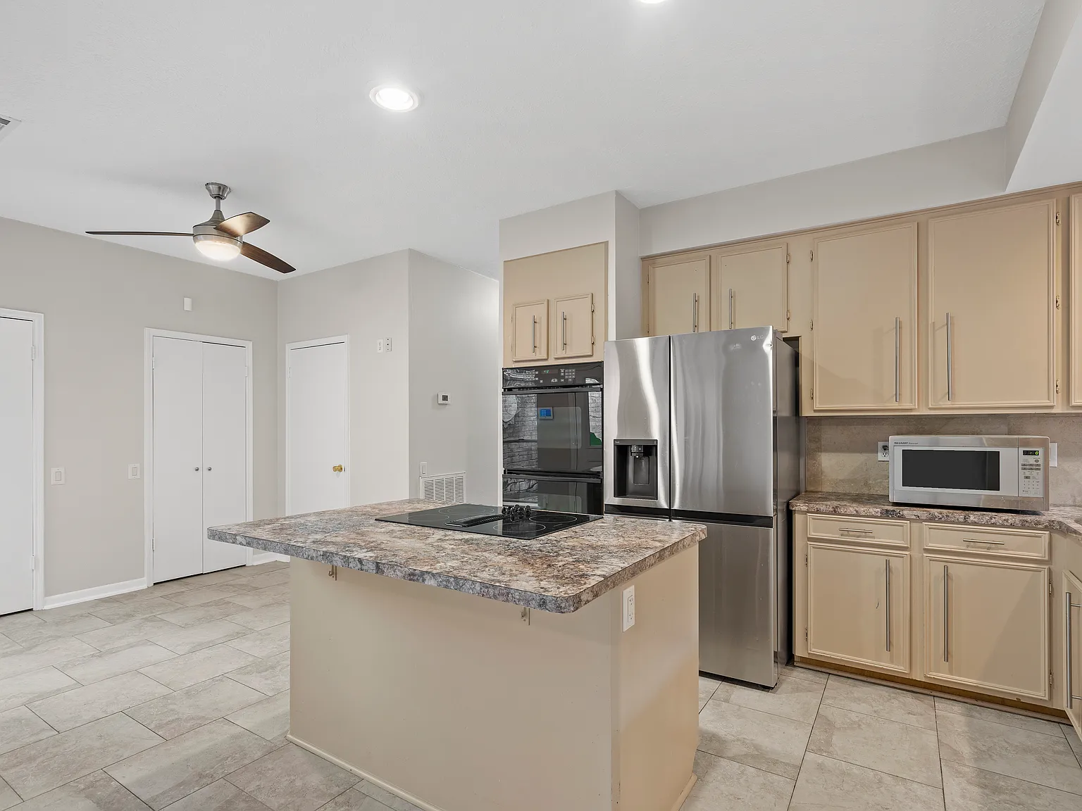 3 bed, 2432 sqft, $2,250 — Photo 4