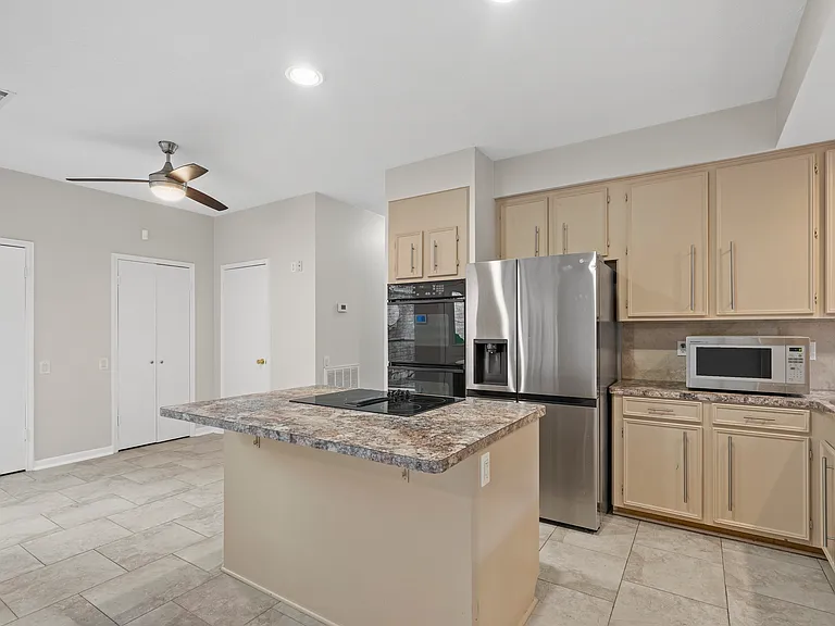 2231 Jamara Ln — Photo 4