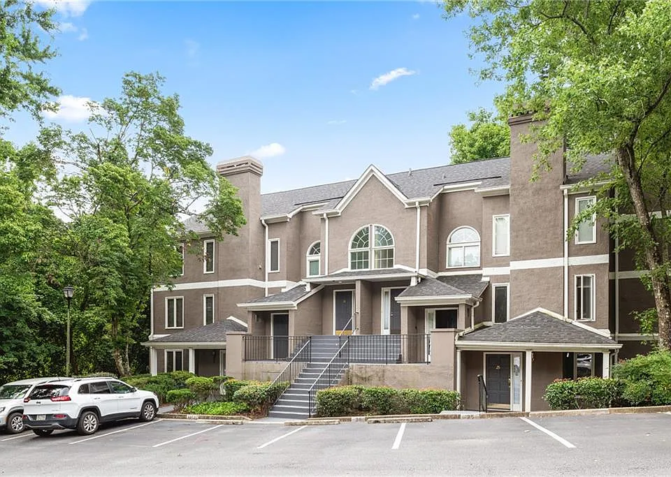 24 Saint Claire Ln NE
