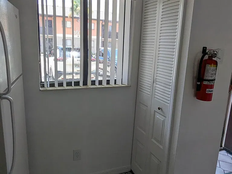 1606 University Ln #1403 — Photo 6