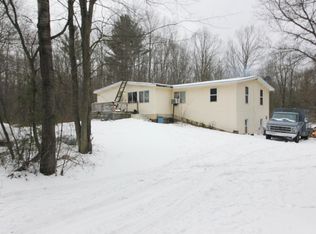 7372 Spaulding Rd, Ravenna, MI 49451