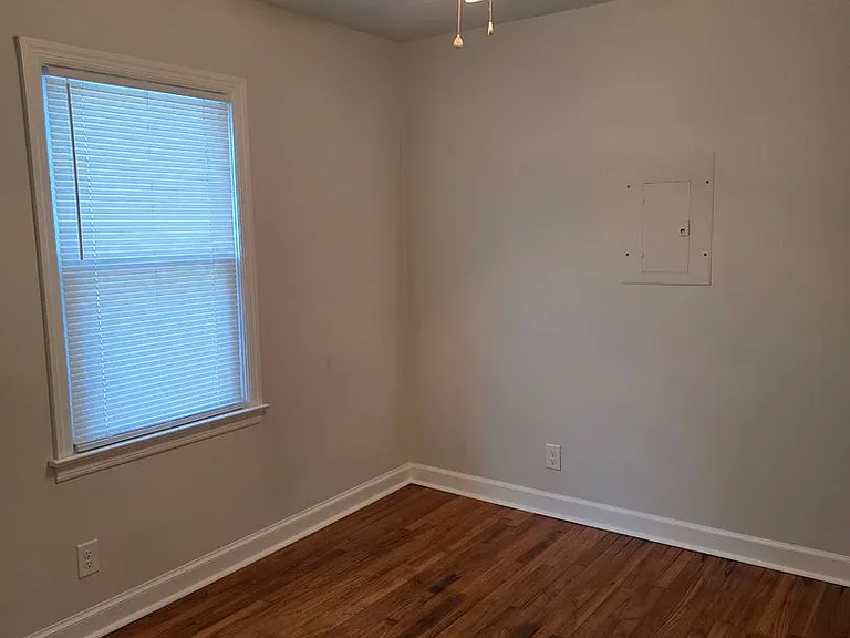 300 Mary Scott Dr — Photo 8