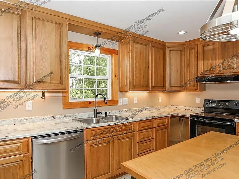 112 Aiken St — Photo 8