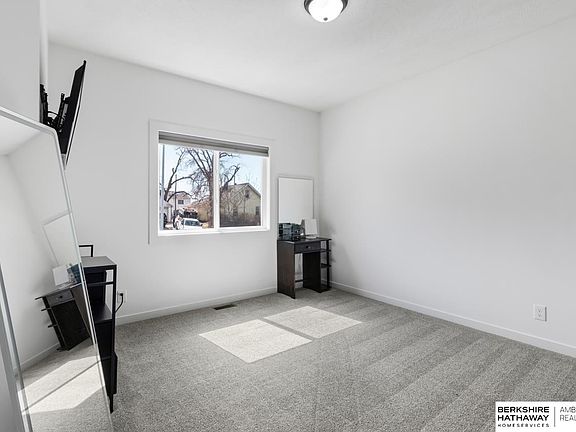 3rd image of 5838 N St