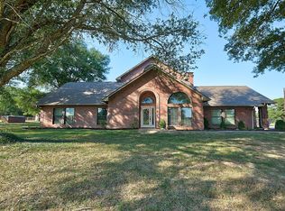 2517 County Road 2110, Hooks, TX 75561