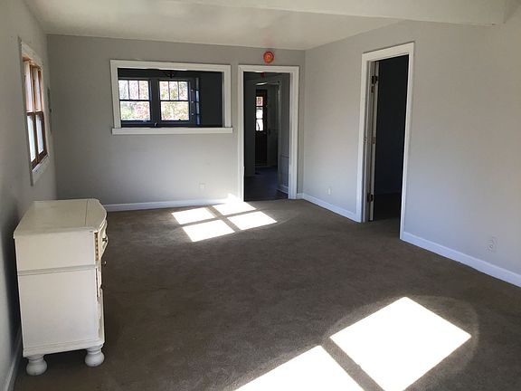 3rd image of 2125 Sadler Ave