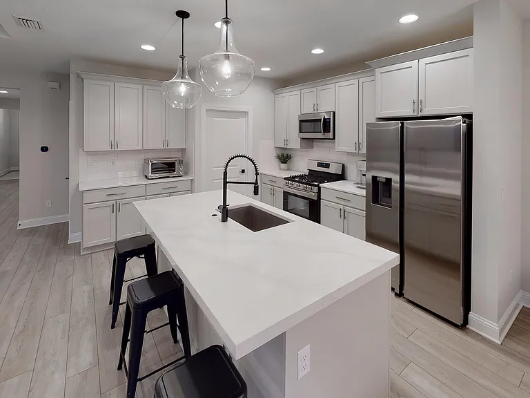 79 Stansbury Ln — Photo 6